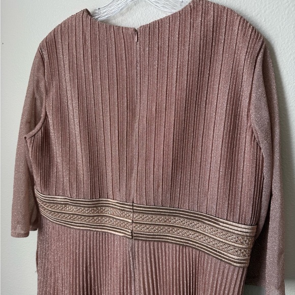 Mac Duggal Rose Gold Metallic Pleated A-Line Midi Cocktail Dress Size 16 - Picture 2 of 9